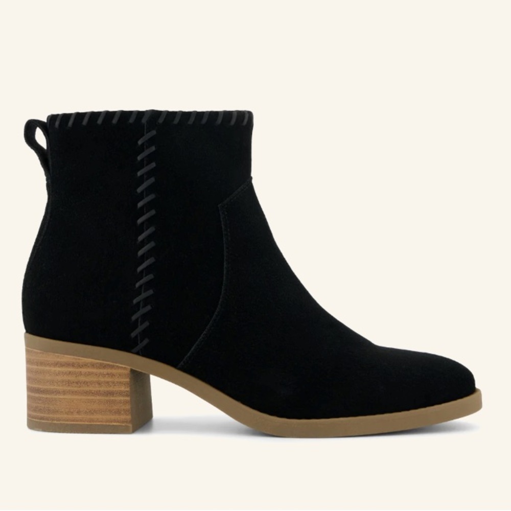 TOMS Delilah Heeled Boot in Water Repellent Black Suede size 7
